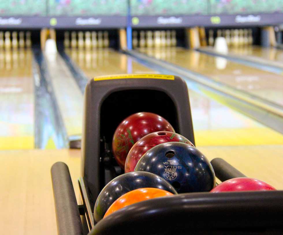 bowling-colorful-bowling-balls-bowling-pin-53115.jpg