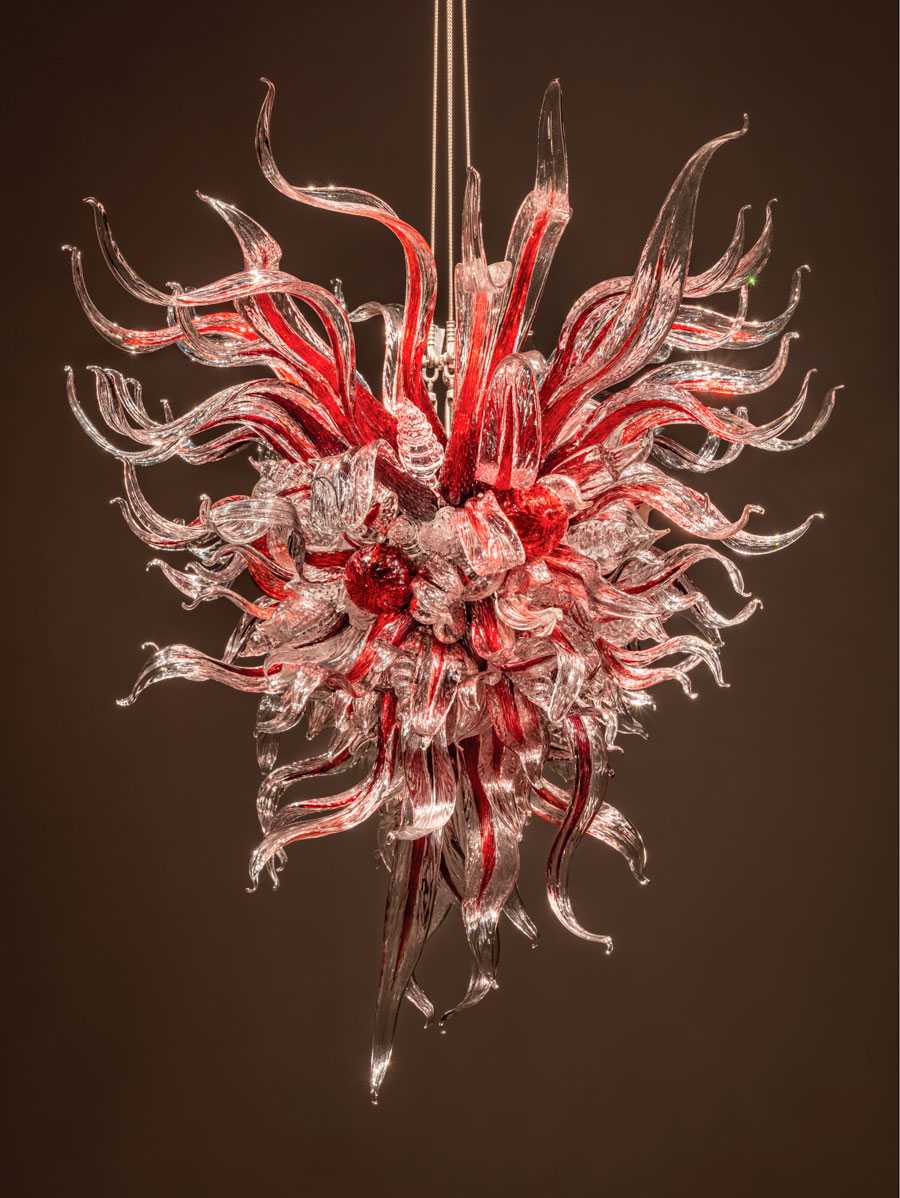 Dale-Chihuly-Clarion-Burgundy-Chandelier.jpg