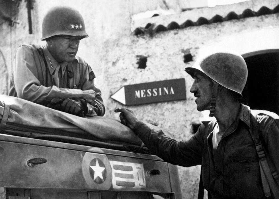 Patton_speaking_with_Lt._Col._Lyle_Bernard,_at_Brolo,_circa_1943.jpg