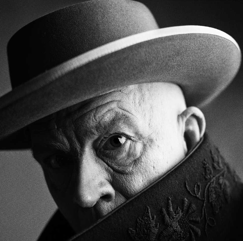 Irving-Penn-_-Pablo-Picasso,-Cannes,-France-(1957),-2014.jpg