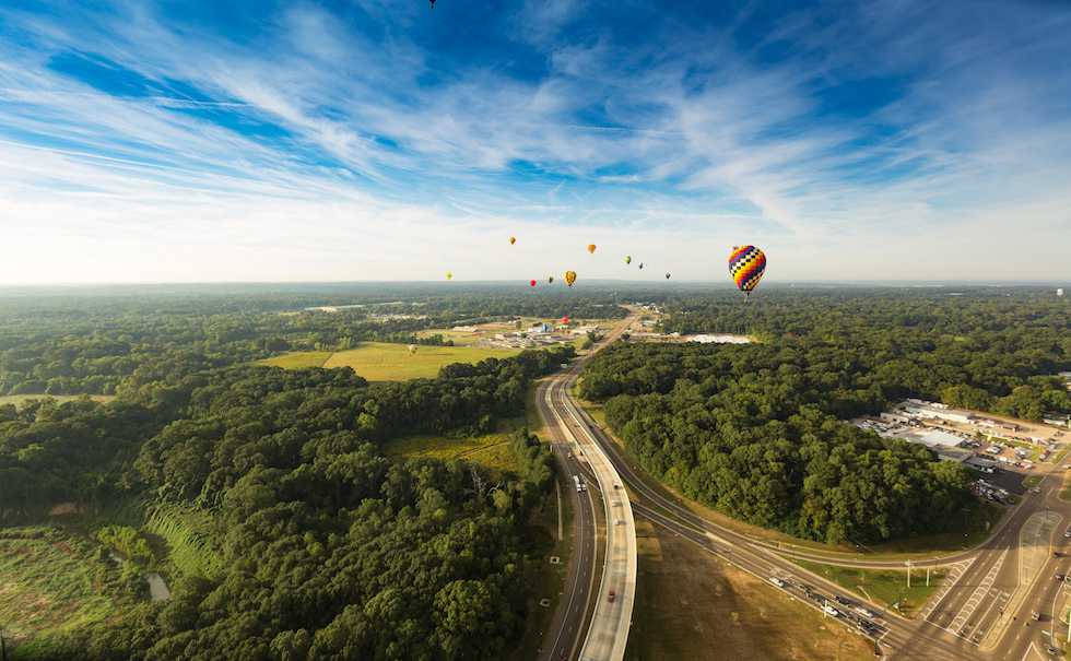 https://countryroadsmagazine.com/downloads/14271/download/20161014-natchez-hot-air-balloon-ride-416.jpg?cb=5927396f33b8447164379722365667b8