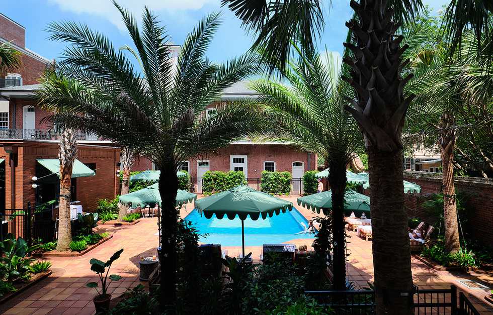 Hotel-Saint-Vincent---Courtyard-x-Pool---by-Matt-Harrington.jpg