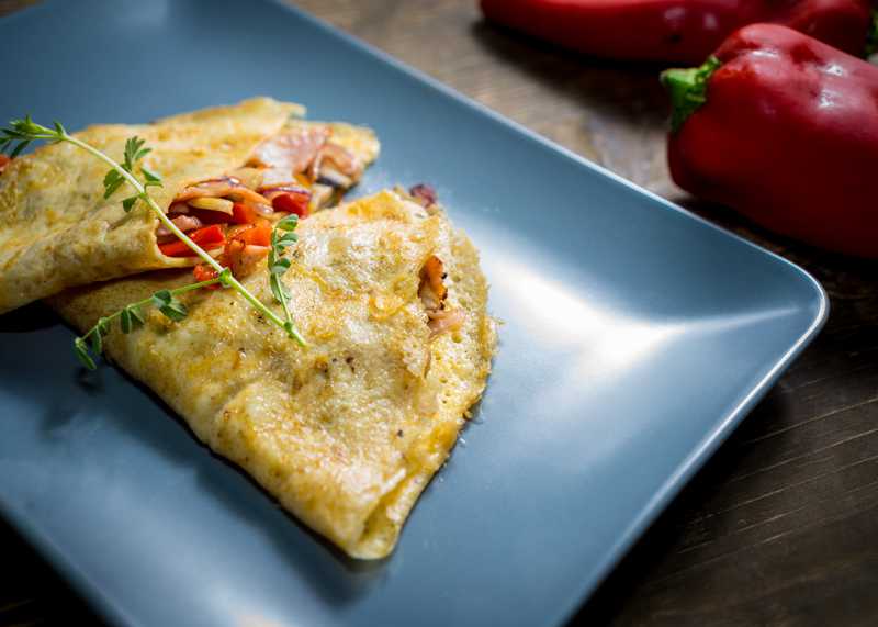 omelette-with-bacon-and-vegetables-WR49JD9.jpg