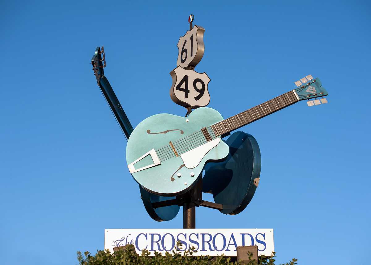 Robert Johnson - Cross Road Blues - blue version by Americana
