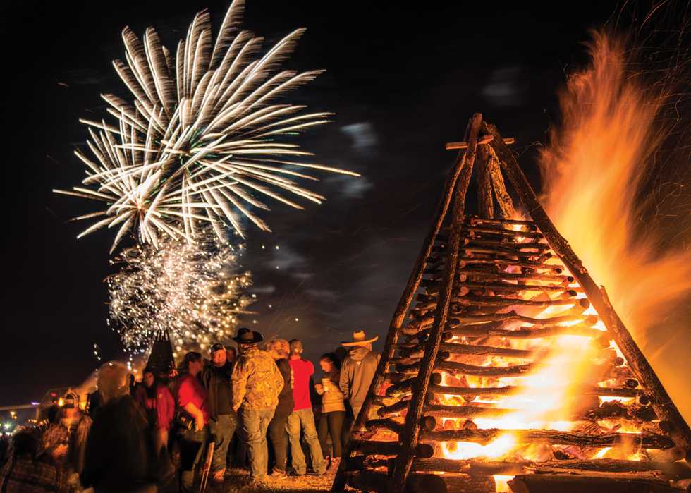 Bonfires-on-the-Levee-2017-Boone-Clemmons-24.png
