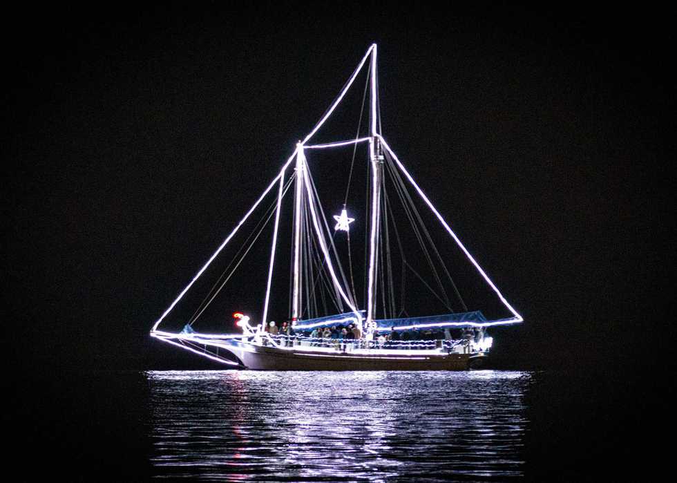 Schooner_ChristmasontheWater_Biloxi_2020-large-(1)-(1).jpg