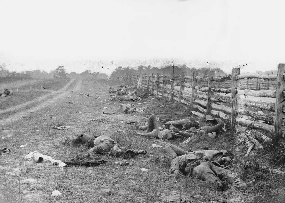 Louisiana-dead-of-Starke's-Brigade-at-Antietam-(Library-of-Congress).jpg