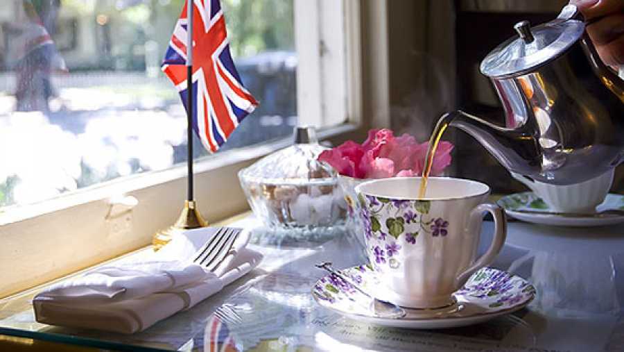 Britain tea. Чайная церемония в Англии Файв о'клок. Five o Clock Tea чаепитие в Великобритании. Чайная церемония Великобритании 5 o Clock. Файв оклок в Великобритании.