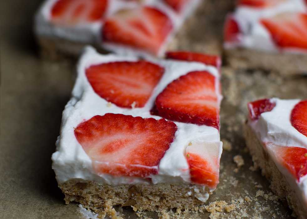 mississippi vegan strawberry shortcake bars.jpg
